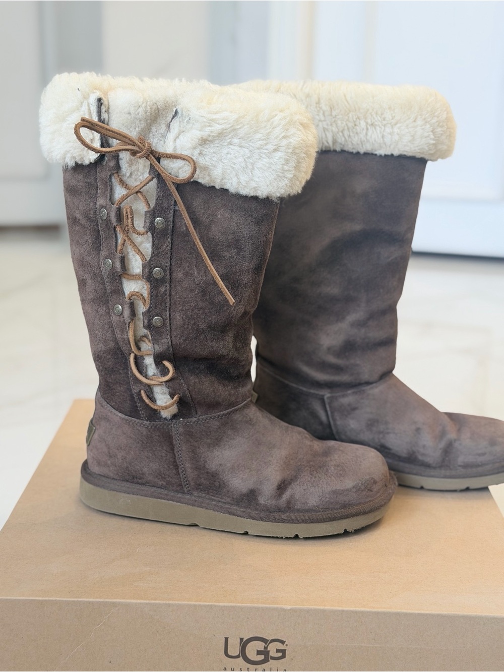 UGG Classic Lace-Up Shearling-Lined Tall Boot in Chestnut/espresso size 7
